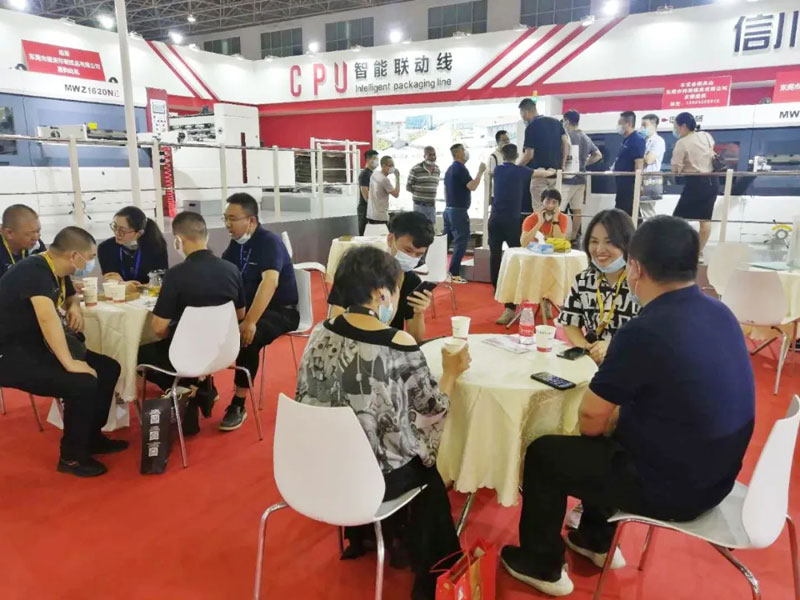 展會(huì)進(jìn)行時(shí)|直擊精彩瞬間，信川機(jī)械展臺熱潮連連