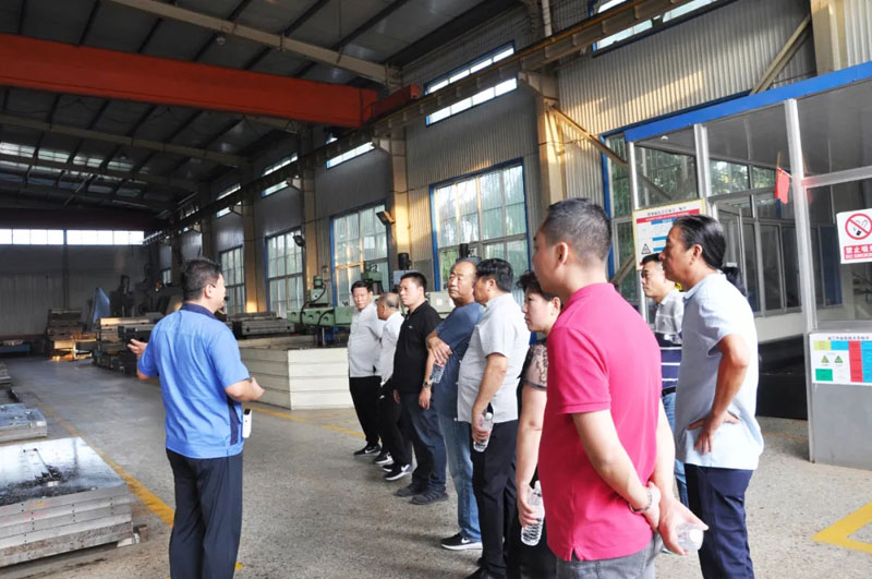 感恩有您，一路同行--熱烈歡迎保定包裝協(xié)會蒞臨信川參觀指導！