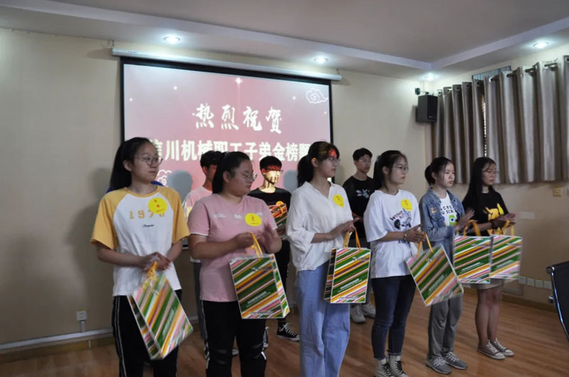 熱烈祝賀信川機(jī)械職工子弟金榜題名！