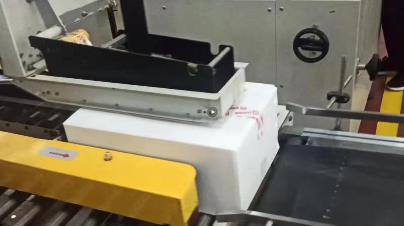 公司最新設計的蜂窩板箱自動線成功通過測試！